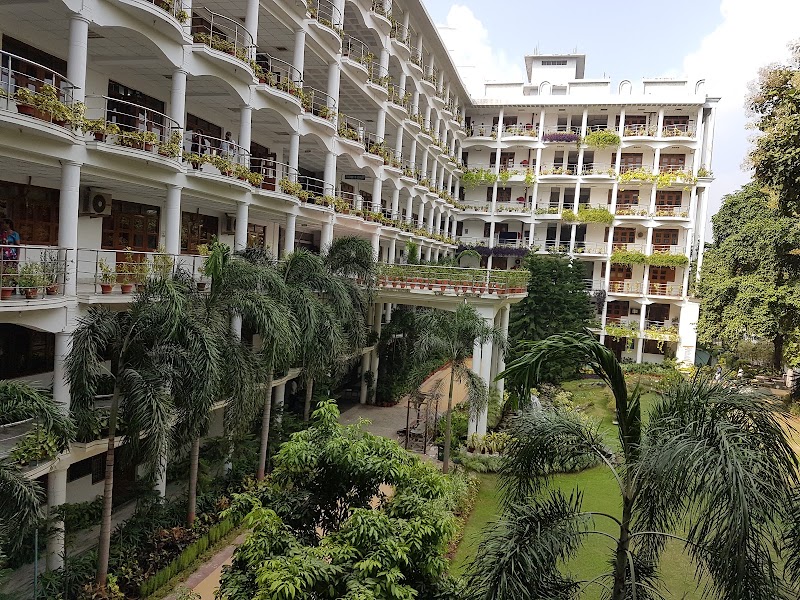 Era's Lucknow Medical College & Hospital