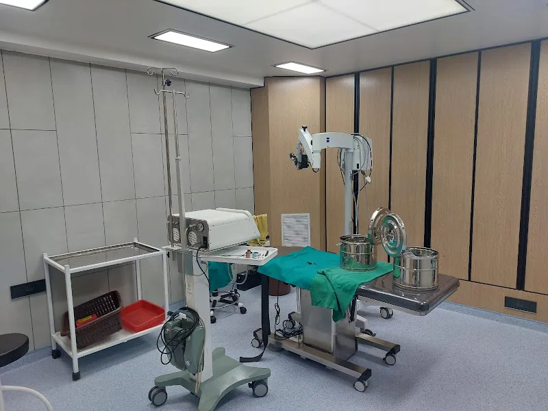 Roshan Eye Hospital and Laser Center